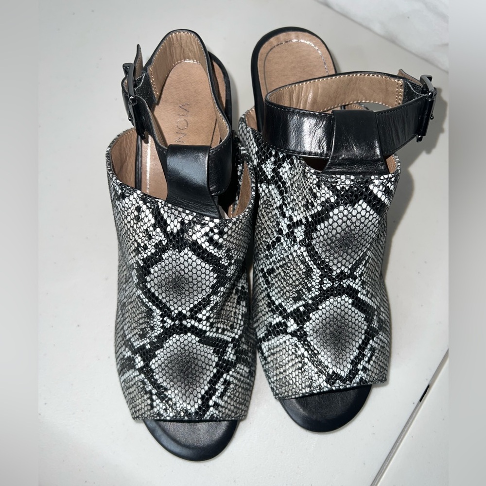 Vionic Black and White Snake Pattern Heels - Picture 2 of 6